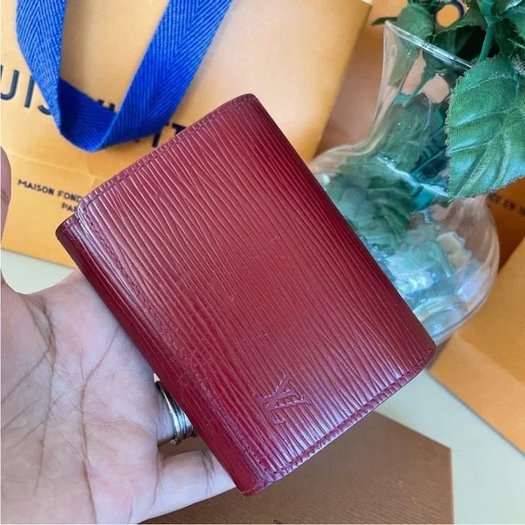 Authentic Louis Vuitton epi card holder❤️❤️❤️ - Picture 12 of 12